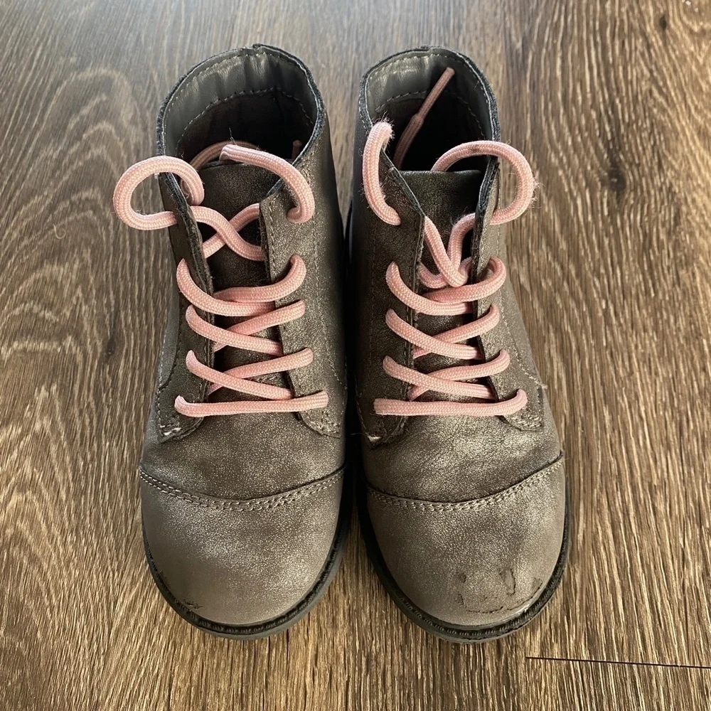 OSHKOSH B’gosh Girls Boots Size 11M (EU 28)